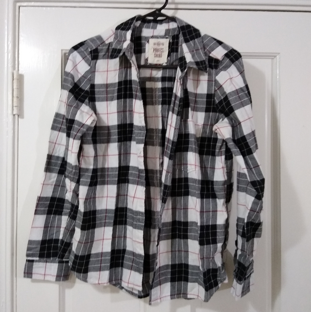 Women's SO plaid button front plaid shir M relaxed